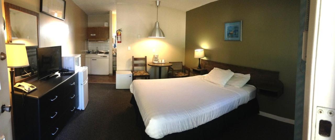Ray Lyn Motel Trail Экстерьер фото