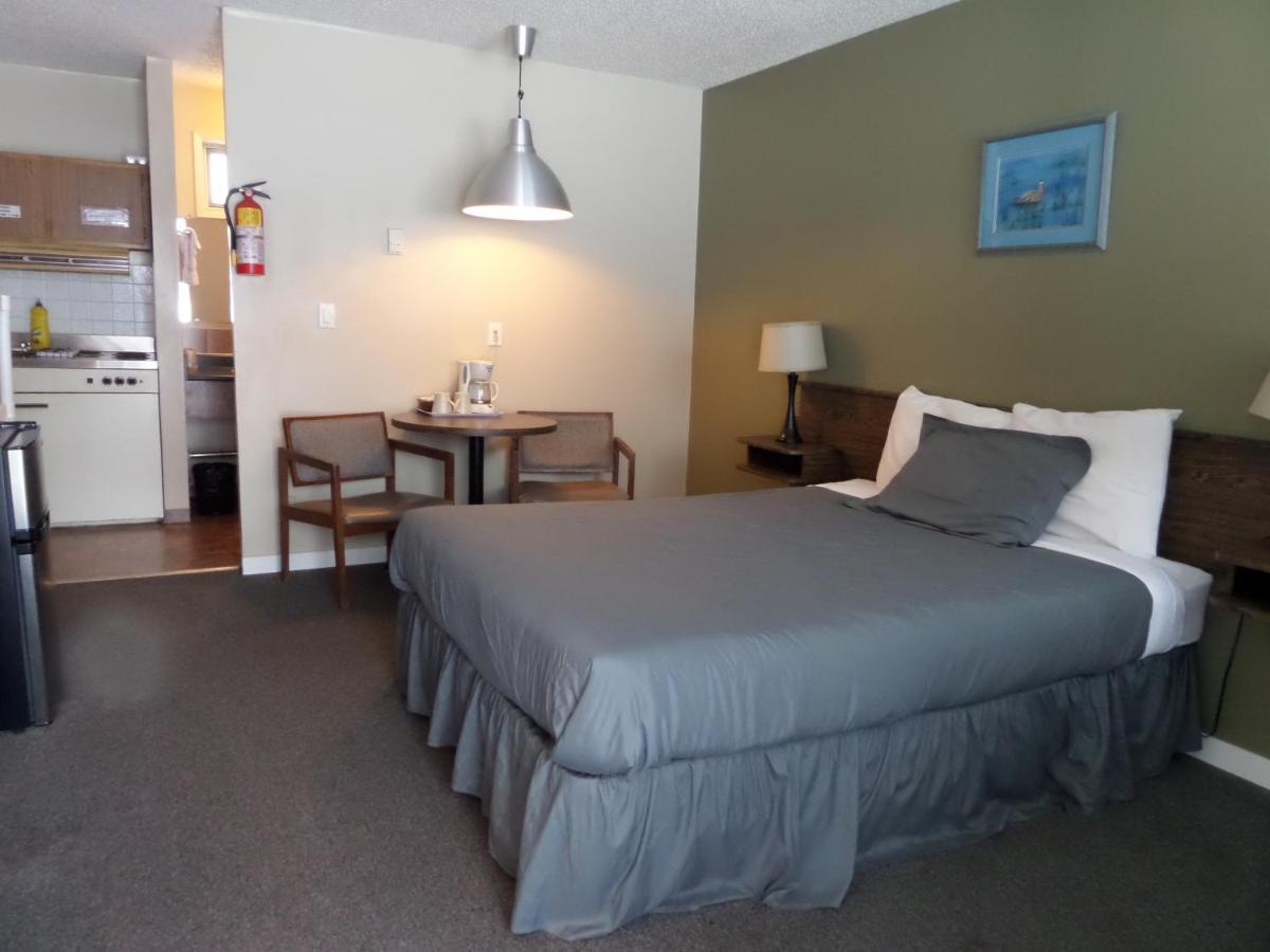 Ray Lyn Motel Trail Экстерьер фото