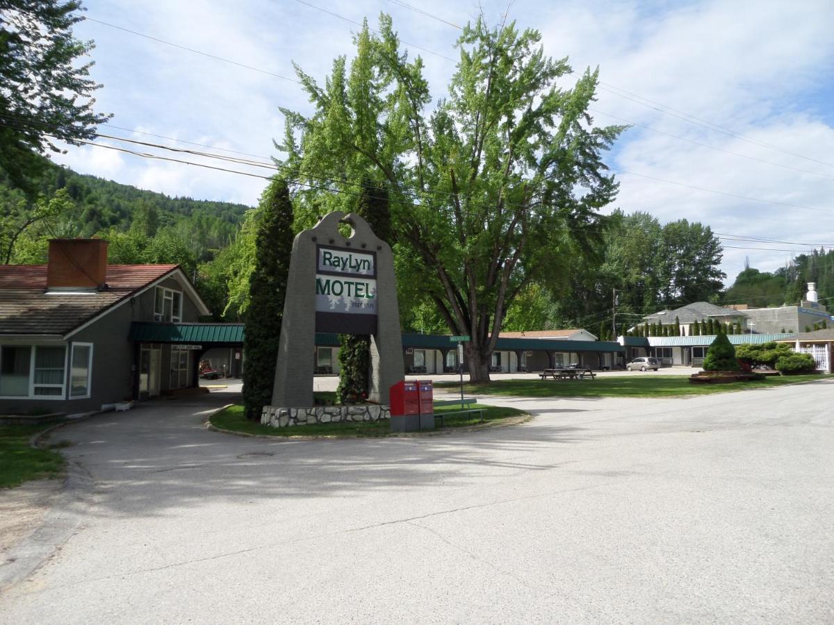 Ray Lyn Motel Trail Экстерьер фото