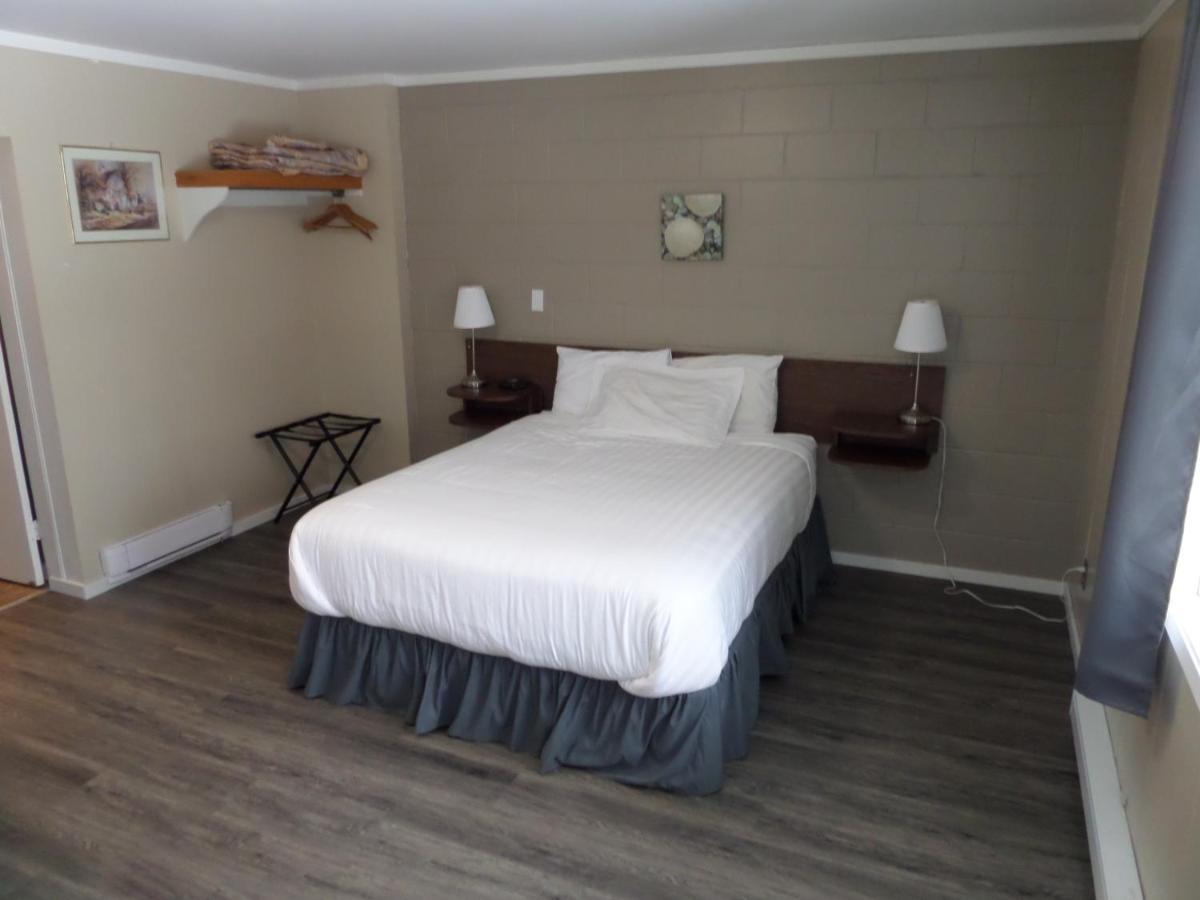 Ray Lyn Motel Trail Экстерьер фото